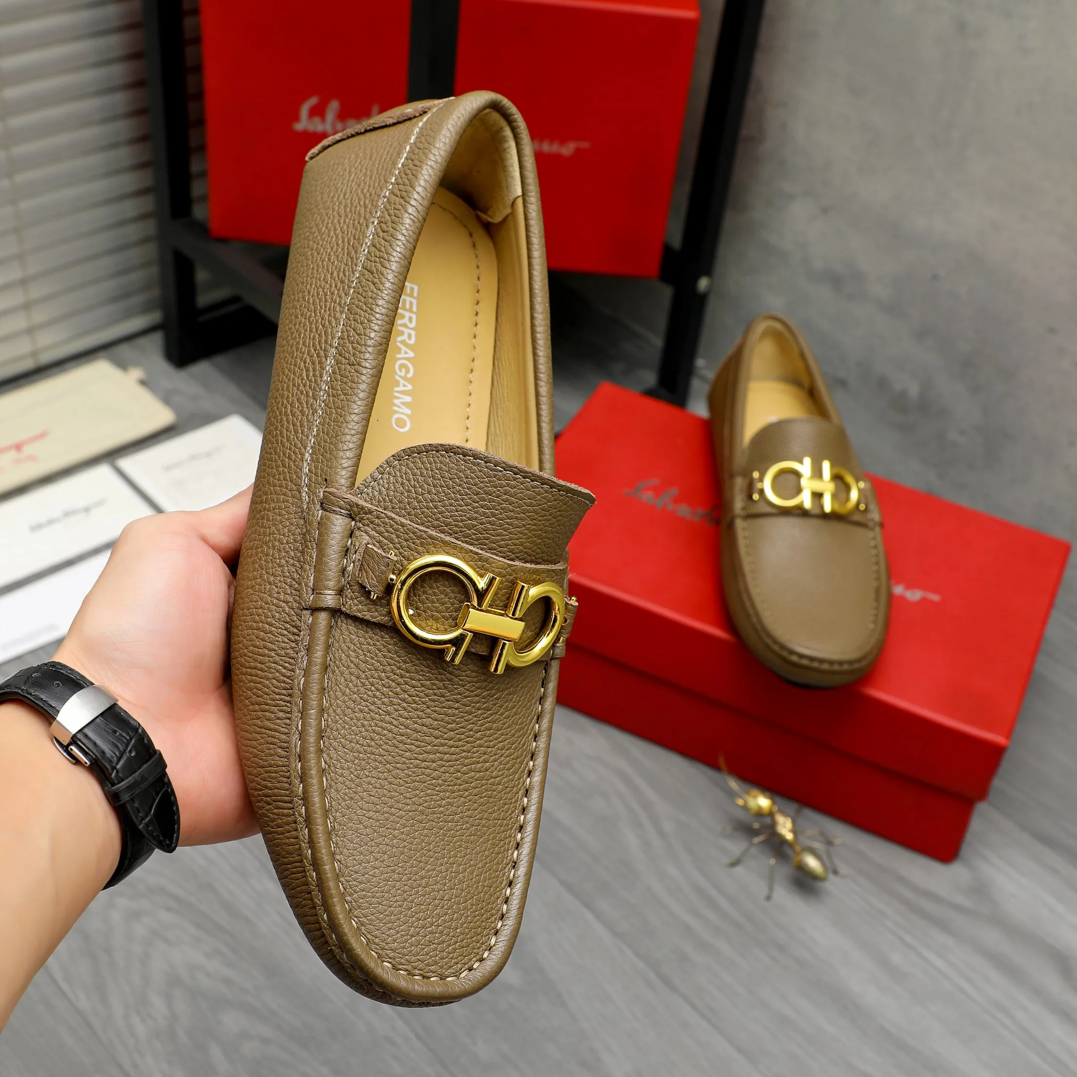 Men's shoes 💰420 Product trademark: Ferragamo "Ferragamo" business casual slip-on shoes Regular size: 38-46 (45.46 custom-made and non-returnable) Product materials: Selected small pebbled cowhide upper, sheepskin lining, original rubber outsole